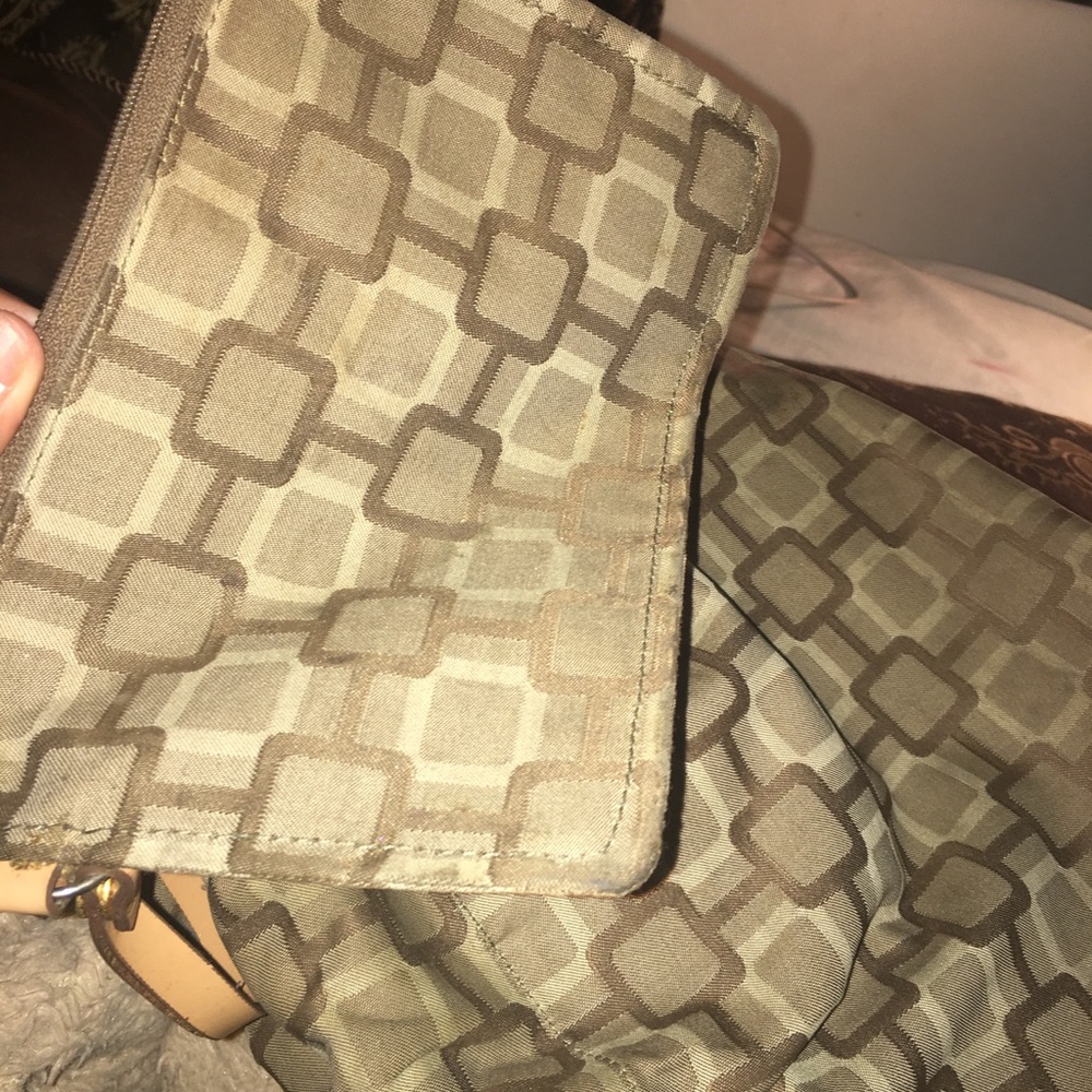 Nine West purse , with built in wallet - Picture 4 of 4